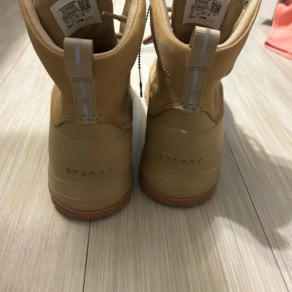 NWOT Sperry Duck Float Off White Boots